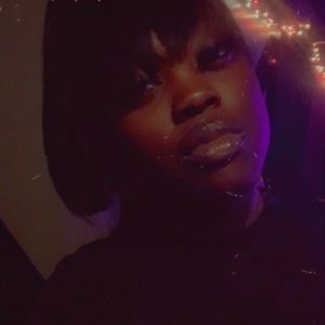 Meet your Posher, Desiree